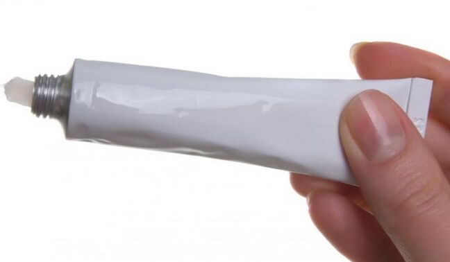 Usando gel para varizes